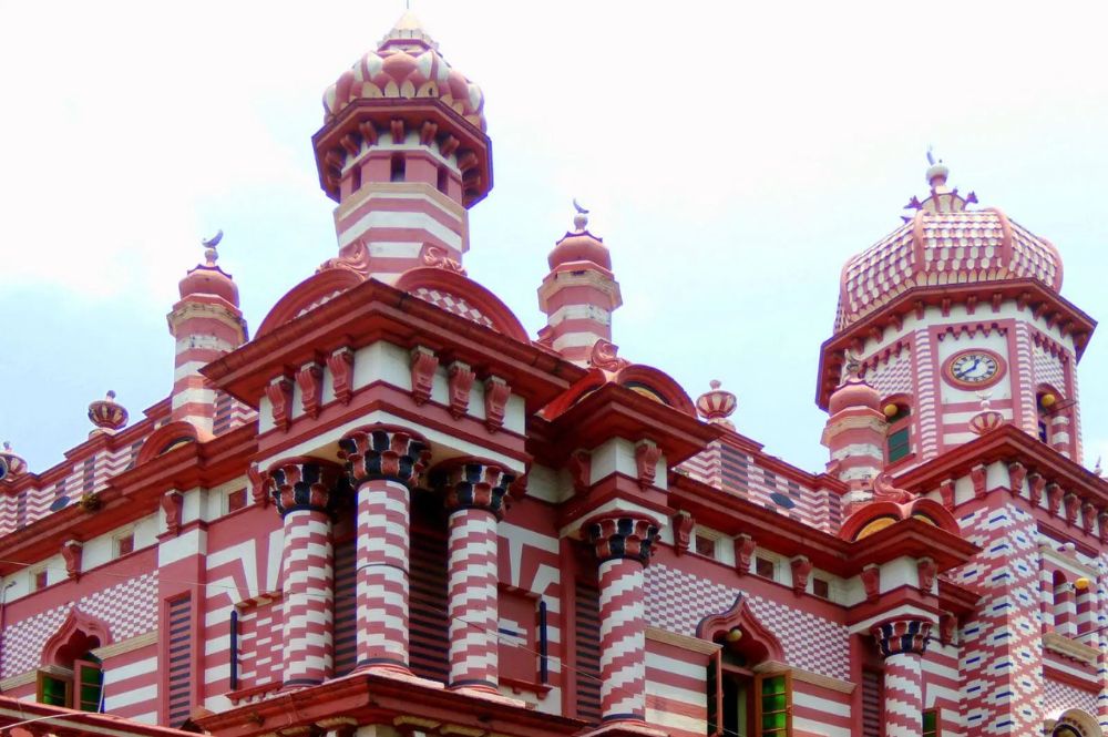 Visit Jami Ul-Alfar Mosque